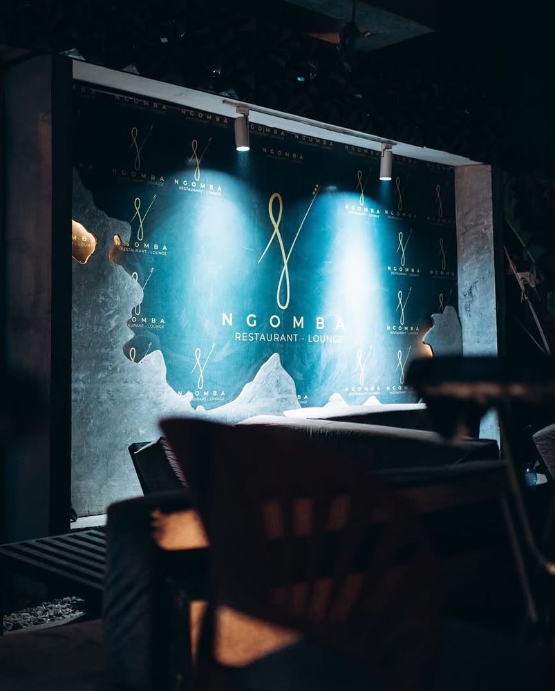 Enseigne NGOMBA Restaurant - Lounge